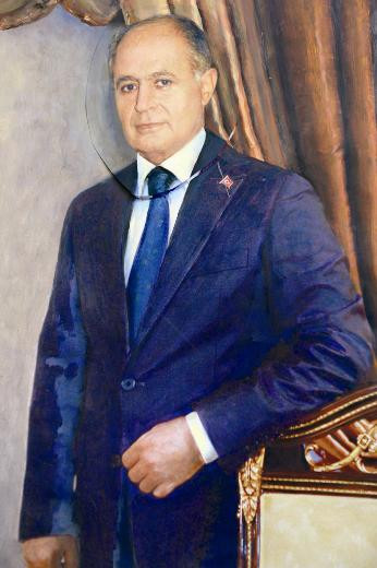 Başı cumhurbaşkanı, vücudu muhasebeci