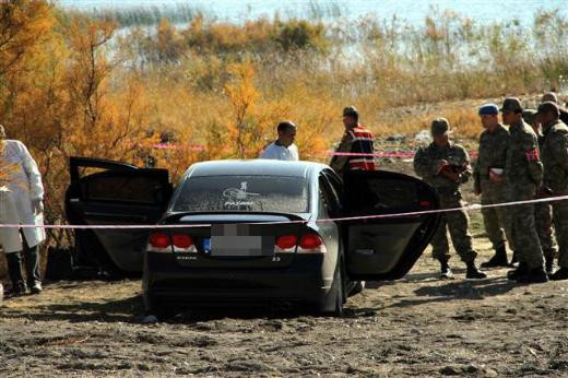 Astsubay ve eşi araçta ölü bulundu