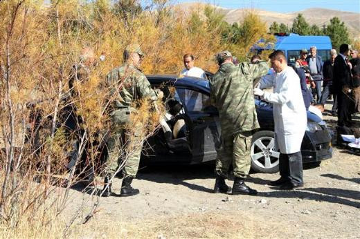 Astsubay ve eşi araçta ölü bulundu