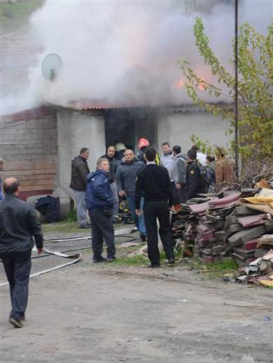 3 yaşındaki Yusufa alevlerin arasından itfaiye çıkardı