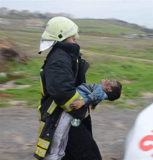 3 yaşındaki Yusufa alevlerin arasından itfaiye çıkardı