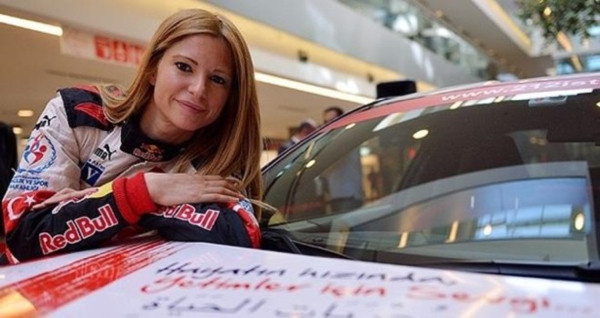 Ünlü rallici tesettüre girdi!