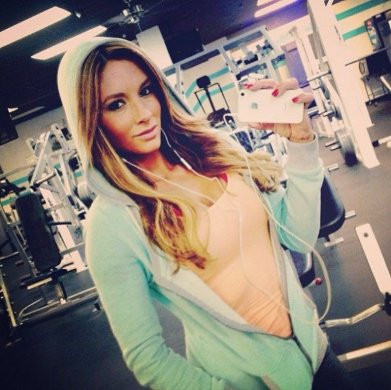 Yeni trend fitness yapıp vücut sergilemek