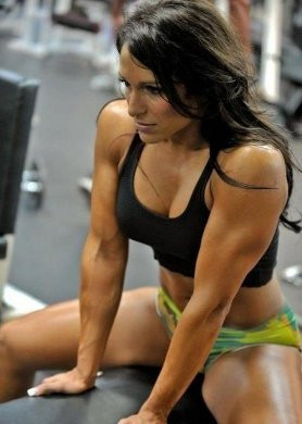 Yeni trend fitness yapıp vücut sergilemek