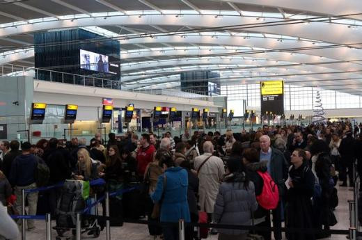 Heathrow’da bir ampul değiştirmek için kaç kişi gerekir