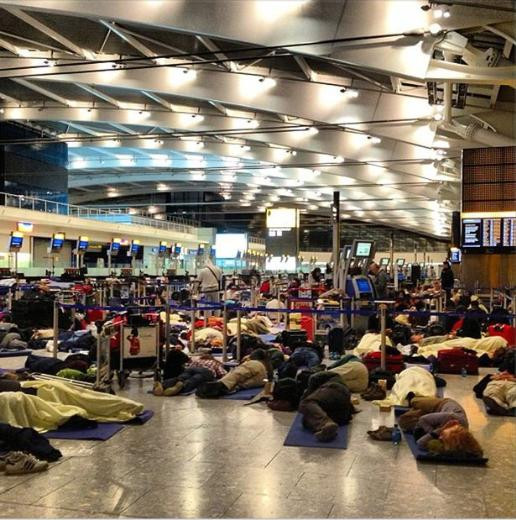 Heathrow’da bir ampul değiştirmek için kaç kişi gerekir