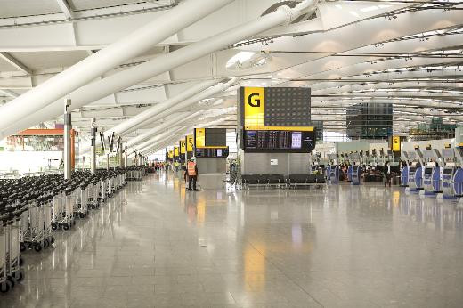 Heathrow’da bir ampul değiştirmek için kaç kişi gerekir