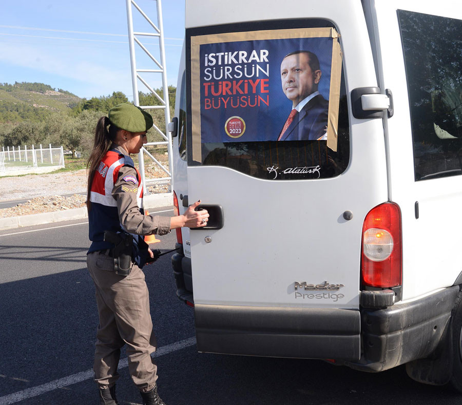 Dünya ordularından kadın askerler