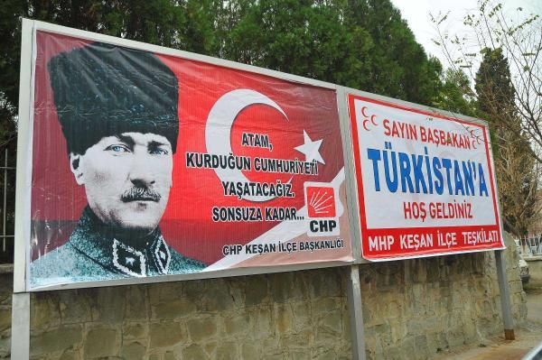 Erdoğana Türkistana hoş geldiniz protestosu