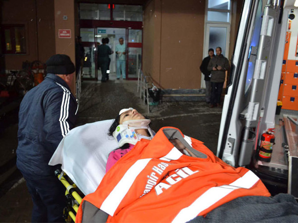 Kamyonetten fırlayan bebek hayatta