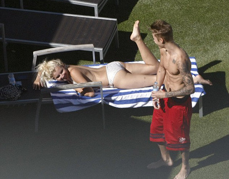 Bieber yine rahat durmadı