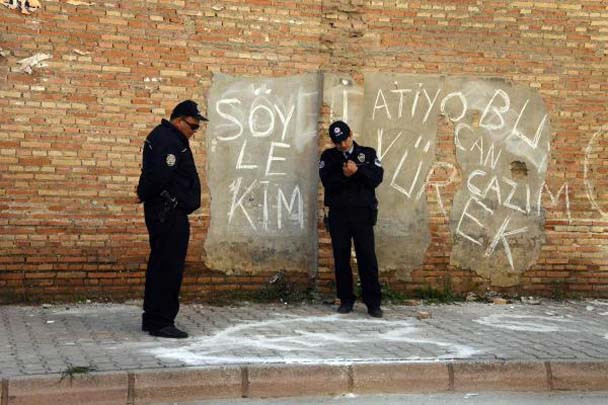 Aşk mesajlarına polis nöbeti