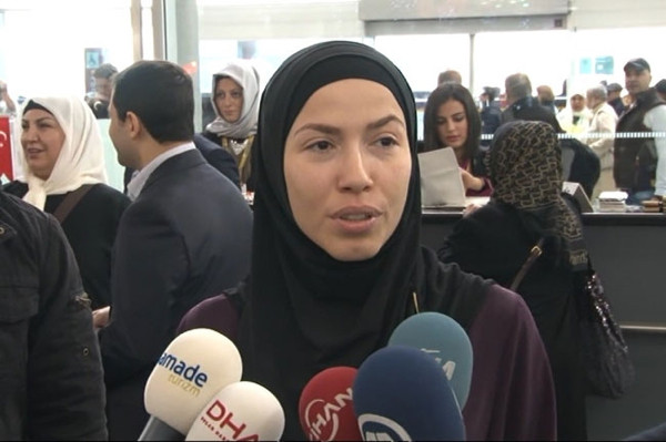 Ünlü sanatçılar umreye gitti
