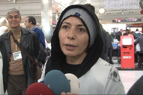 Ünlü sanatçılar umreye gitti