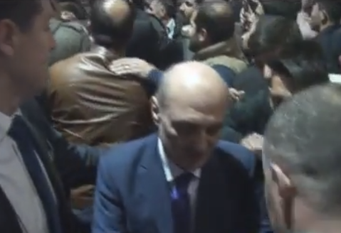 Bakan Bayraktar vatandaşa para dağıttı!