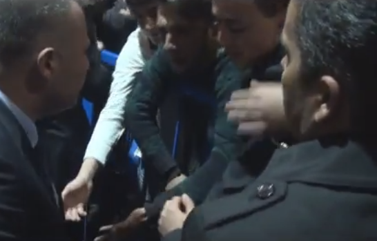 Bakan Bayraktar vatandaşa para dağıttı!