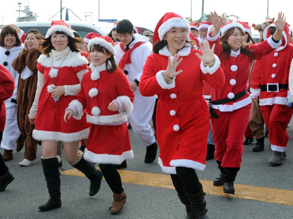 Fukuşimadan kurtarılanlara Noel Baba sürprizi