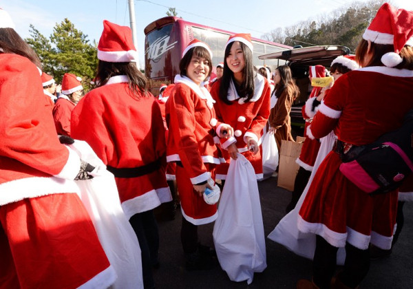 Fukuşimadan kurtarılanlara Noel Baba sürprizi