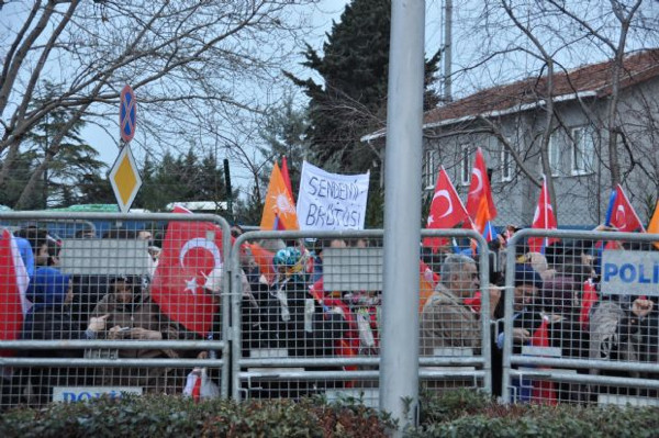 Başbakana coşkulu karşılama