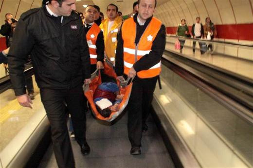 Taksim metrosunda dedektör dehşeti