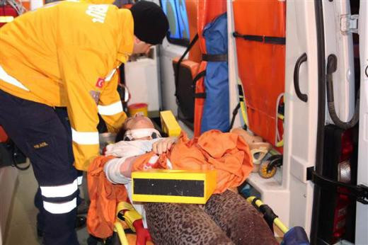 Maslakta yolcu otobüsü devrildi