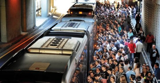 Metrobüse binebilmenin 10 kuralı