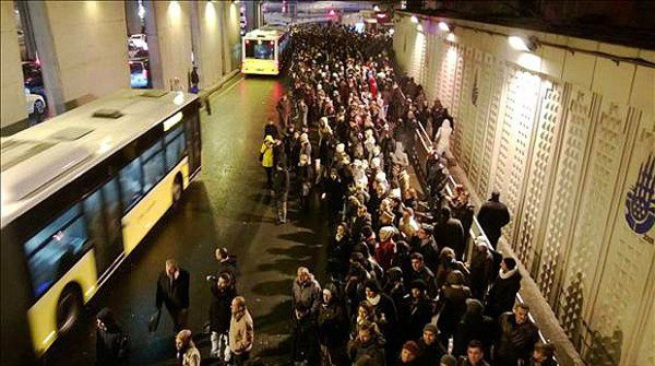 Metrobüse binebilmenin 10 kuralı