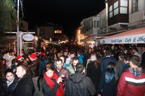 Alaçatıda ünlüler geçidi