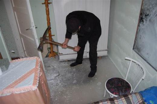 Muşta evi buz tuttu