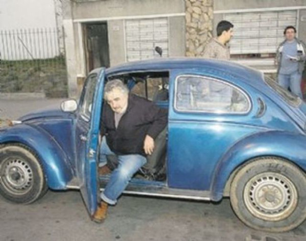 Asıl mesleğine inanamayacaksınız