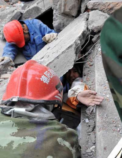 Çindeki deprem felaketinden geriye bu fotoğraflar kaldı