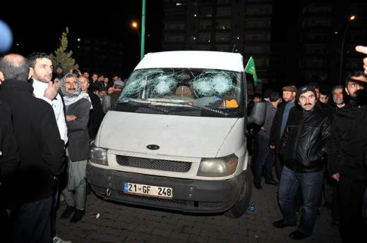 Licede taşlı sopalı seçim kavgası