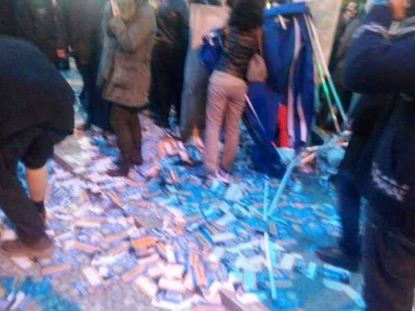 AKP seçim standına polis koruması!