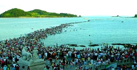 Deniz ortadan ikiye yarıldı
