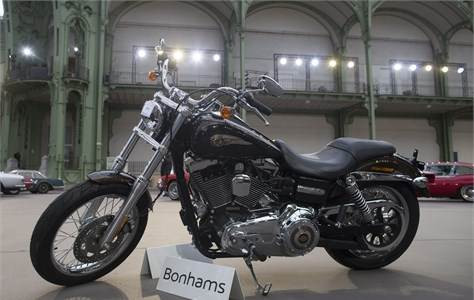 Papa motosikletini sattı