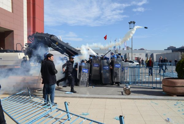 Barajlar Kongresi protestolarına polis müdahalesi!
