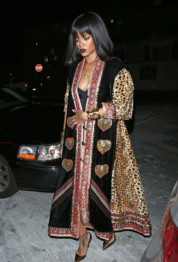 Rihanna ilginç tarzı ile şaşkınlık yarattı