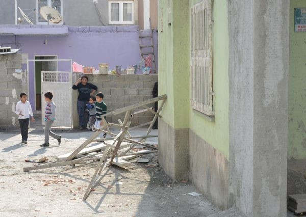 İnşaat iskelesi çöktü: 1 ölü, 1 yaralı