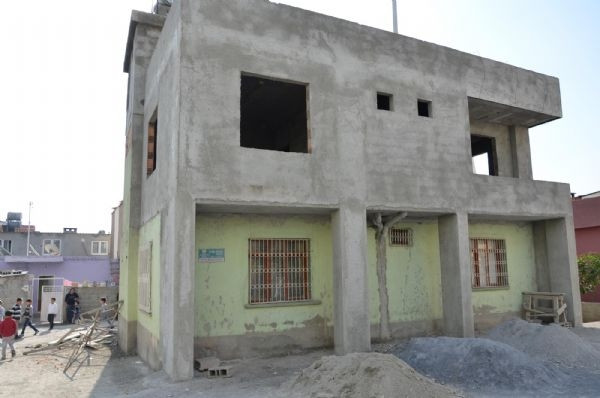 İnşaat iskelesi çöktü: 1 ölü, 1 yaralı