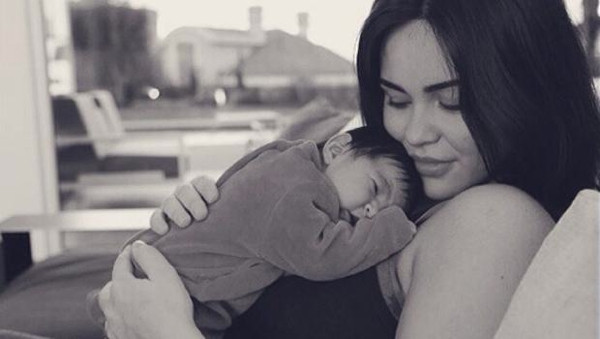 Zeynep Demirel bebeğinin fotoğrafını paylaştı