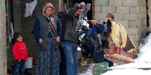 Esrarengiz evde olaylar bitmiyor!