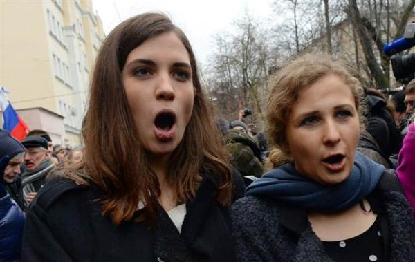 Pussy Riot üyeleri aynı günde iki kez gözaltına alındılar