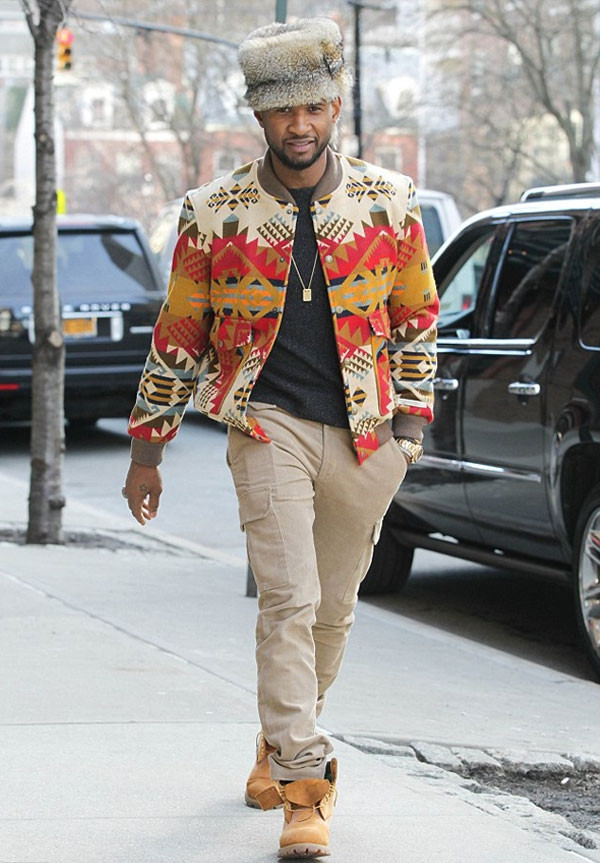 Usher yeni şapkasıyla dikkat çekti !