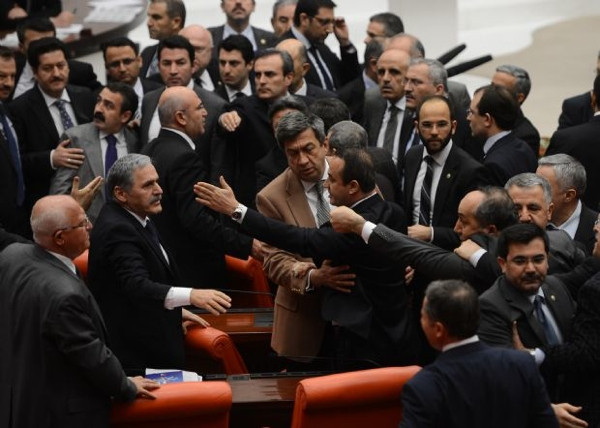 Meclis karıştı