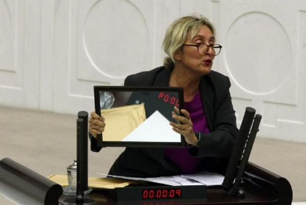 Meclis'te sinirler gerildi!