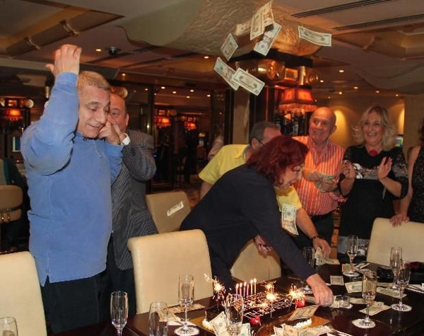 Dolarlar havada uçuştu!