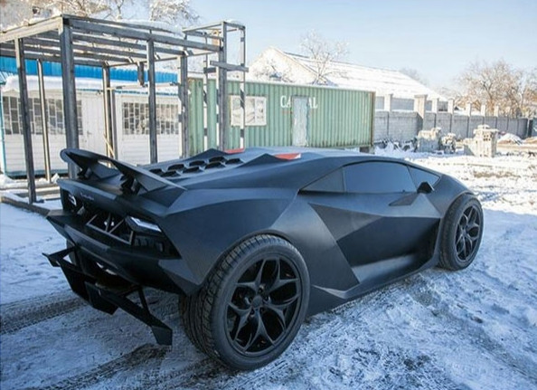 Kırgız gençlerden 'ev yapımı' Lamborghini