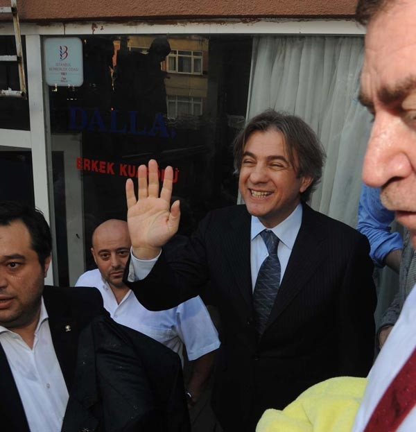 Başkan Misbah Demircan itfaiye hortumu ile ıslandı