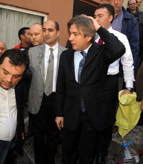 Başkan Misbah Demircan itfaiye hortumu ile ıslandı