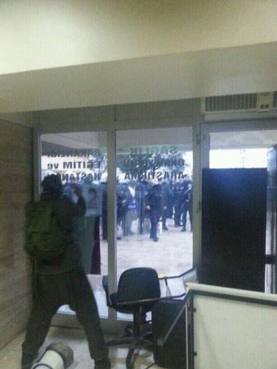 Hastane önünde Berkin gerginliği